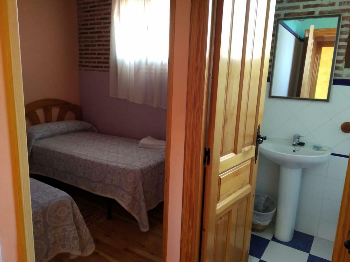 Hostal Camino Del Cid Huerta Del Rey Экстерьер фото